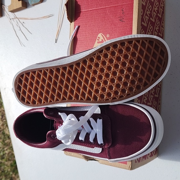 Vans - Picture 2 of 3